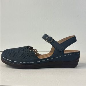 NWOT Patrizia by Spring Step Blue Lazer Cut Mary Jane Comfort Sandals Sz 10